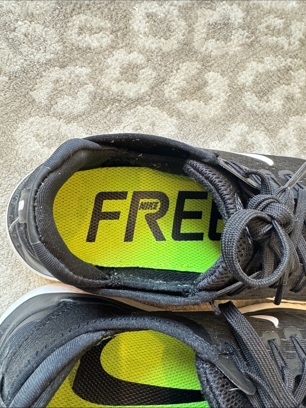 Nike Black and White womens free rn Running Sneakers - Picture 3 of 7